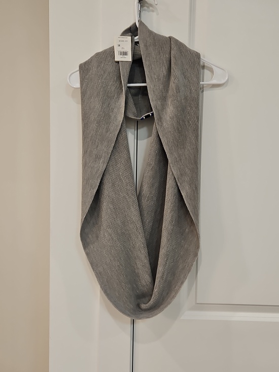 NWT Calvin Klein Gray Infinity Scarf with Blue Accent - Picture 3 of 12